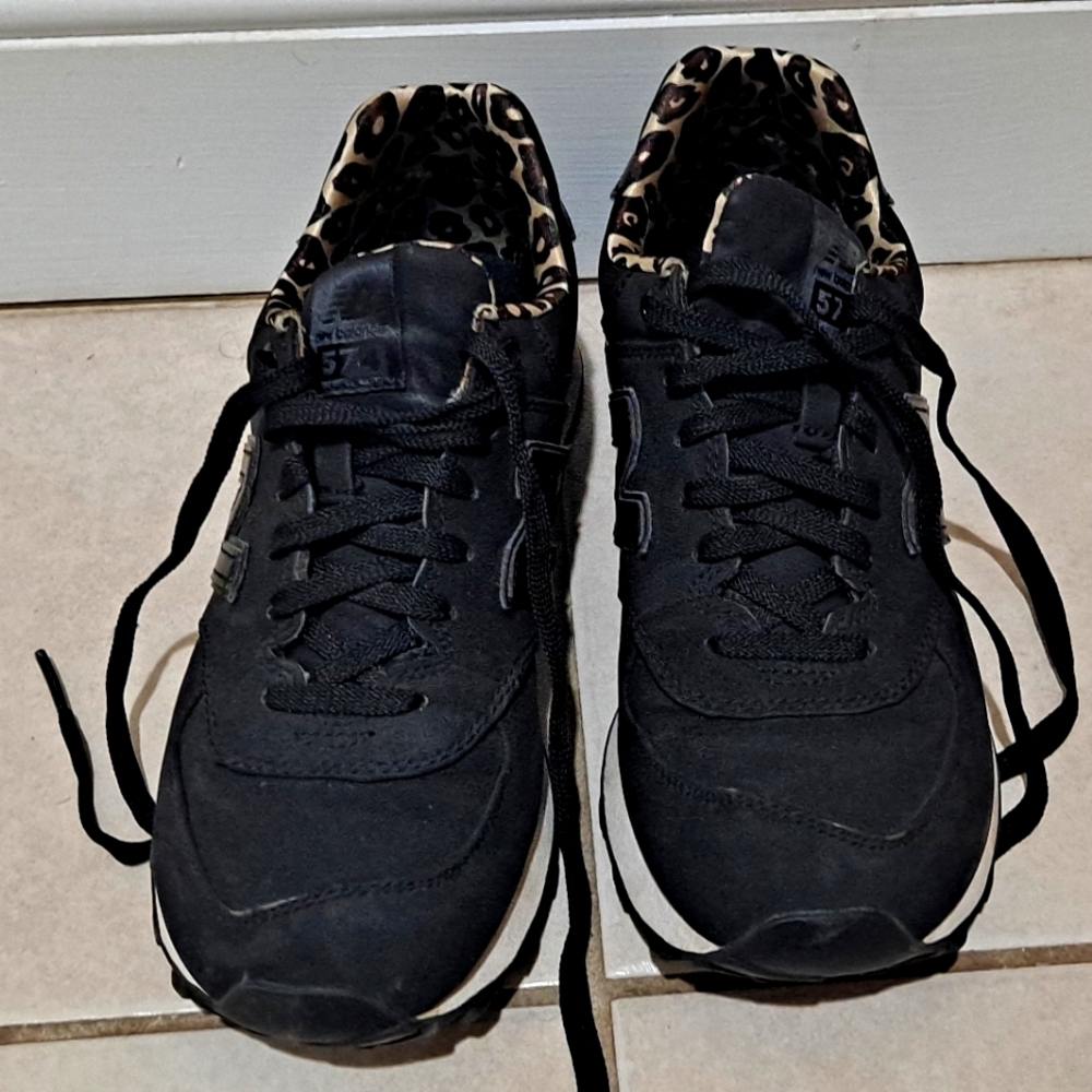 NEW balance 574 sneakers, Black with small details of Leopard Print Lining. 71/2